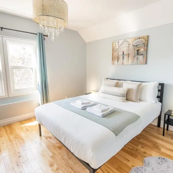Cozy 2BDR Oasis in Ontario's Best Adventure Town，位于苏圣玛丽的酒店