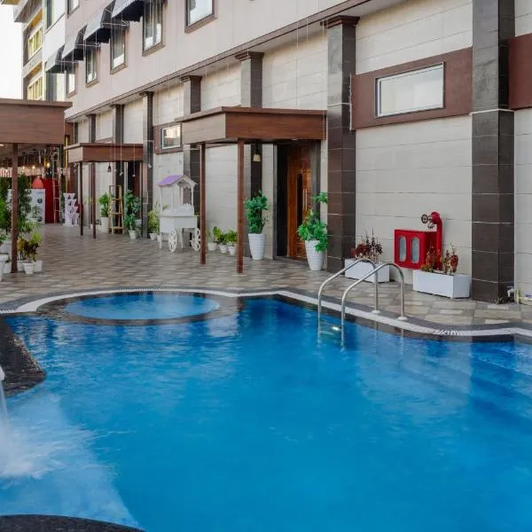 Hotel Vasdaa Grand，位于德拉敦的酒店