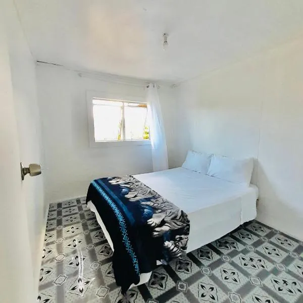 Tonga Airport Cottage - Private Double Room with shared bathroom，位于Fua‘amotu的酒店