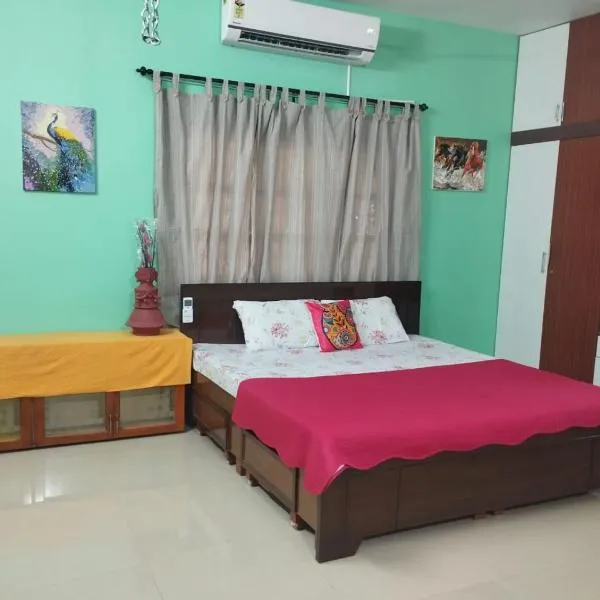 SHI's Isha Homestay in Coimbatore，位于哥印拜陀的酒店