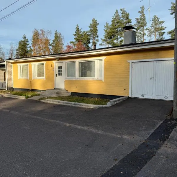 Saunallinen iso omakotitalo，位于科特卡的酒店