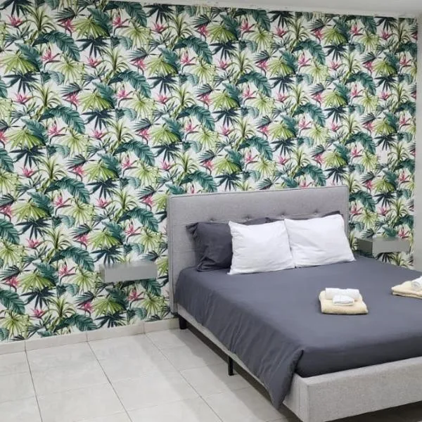 Vibrant Studio Near the Beach，位于威廉斯塔德的酒店