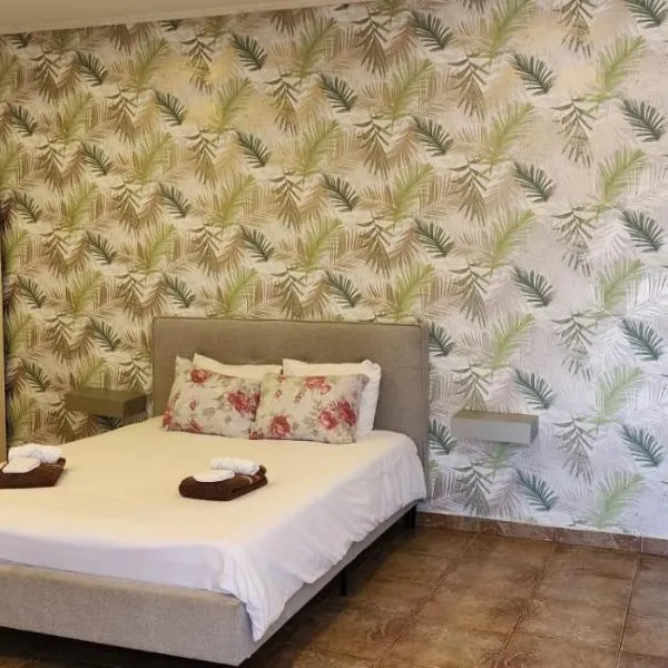 One Bedroom Apartment Near the Beach，位于简蒂埃尔的酒店