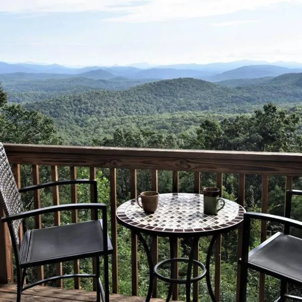 UNQUESTIONABLY the BEST VIEWS in North Georgia，位于克利夫兰的酒店