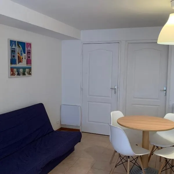 Studio tout équipé 2 à 4 personnes，位于Saints的酒店