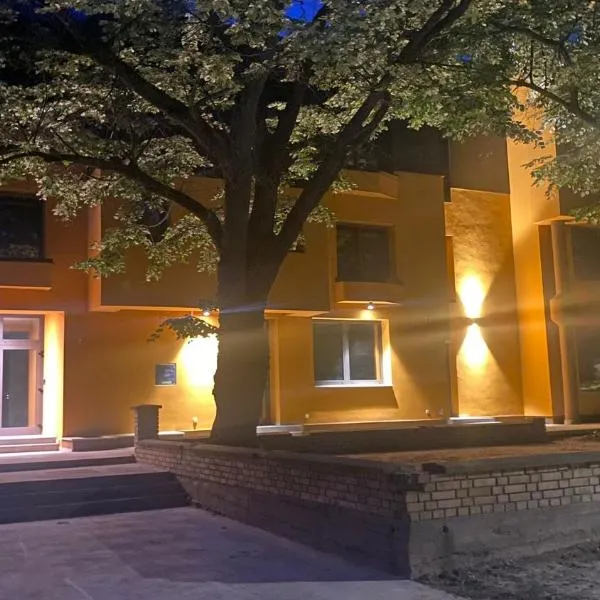 VINOTEL BRZICA Aljmaš，位于Aljmaš的酒店