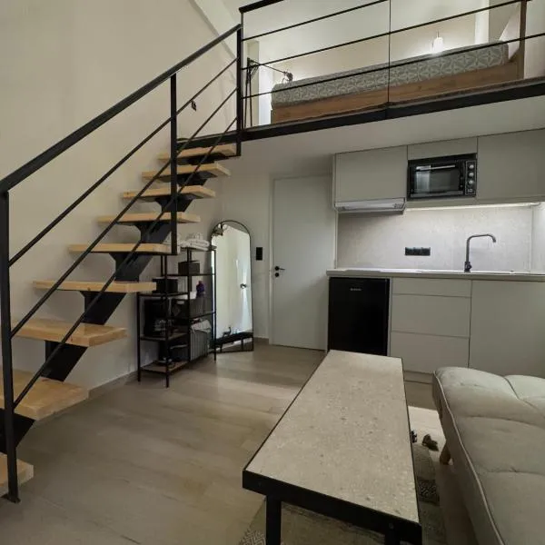 Loft 73，位于卡拉马塔的酒店