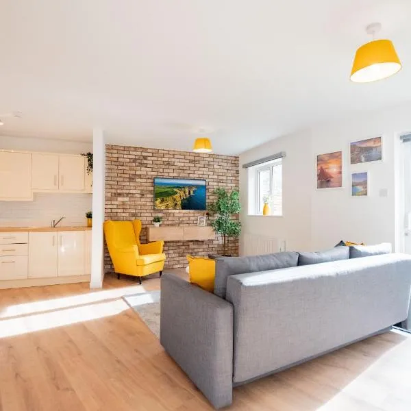 City Centre Escape with LARGE Terrace, Sleeps 7，位于戈尔韦的酒店
