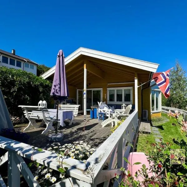 Cozy sea cabin with a great view，位于Sætre的酒店