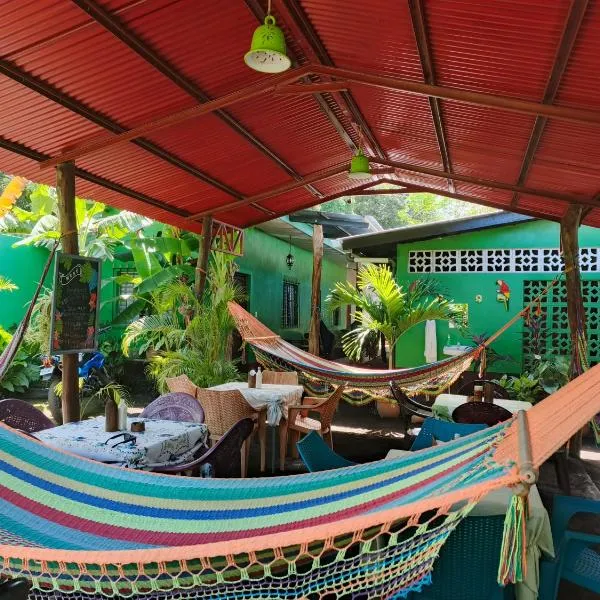 Cocos Hostel，位于莫约加尔帕的酒店