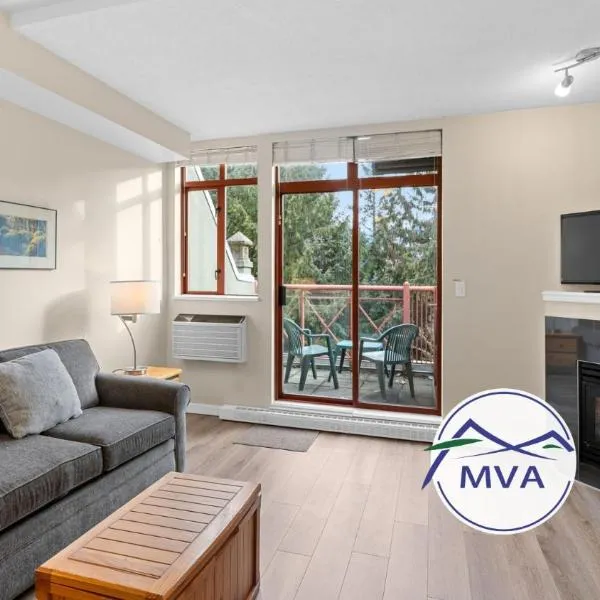 Alpenglow Lodge Studio with park view by MVA，位于惠斯勒的酒店