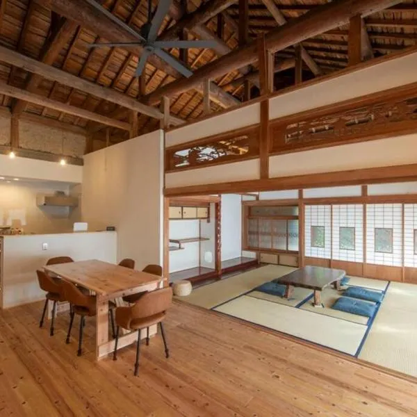 自然と遊ぶ古民家宿 石鎚別荘ハレとあお，位于Komatsu的酒店
