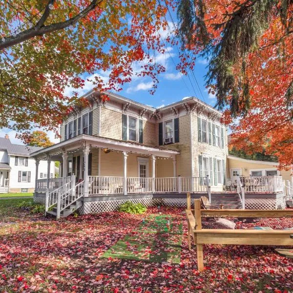 The Kelly House - 4 BR Historic Lodge - Downtown，位于埃利科特维尔的酒店