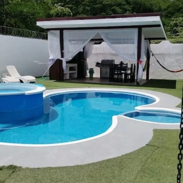 VillaLore piscina exclusiva BBQ AC max 11 personas 5min playas，位于Carpintero的酒店