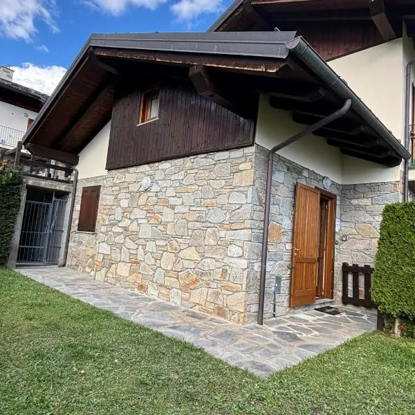 Villetta con giardino，位于Doues的酒店