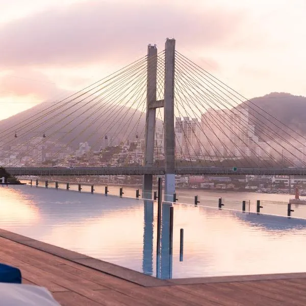 Yeosu OANDF Hotel，位于丽水市的酒店