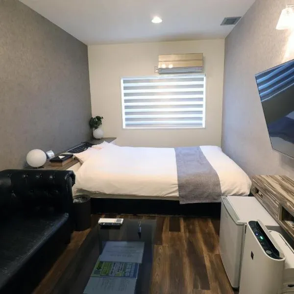 天然個室温泉 HOTEL Lafontaine 諏訪，位于诹访市的酒店
