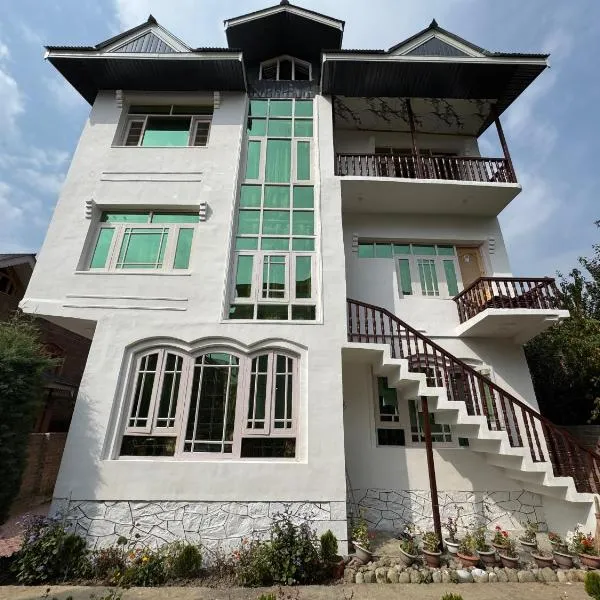 Shesh Bagh Boutique Homestay Luxury Retreat Srinagar，位于斯利那加的酒店