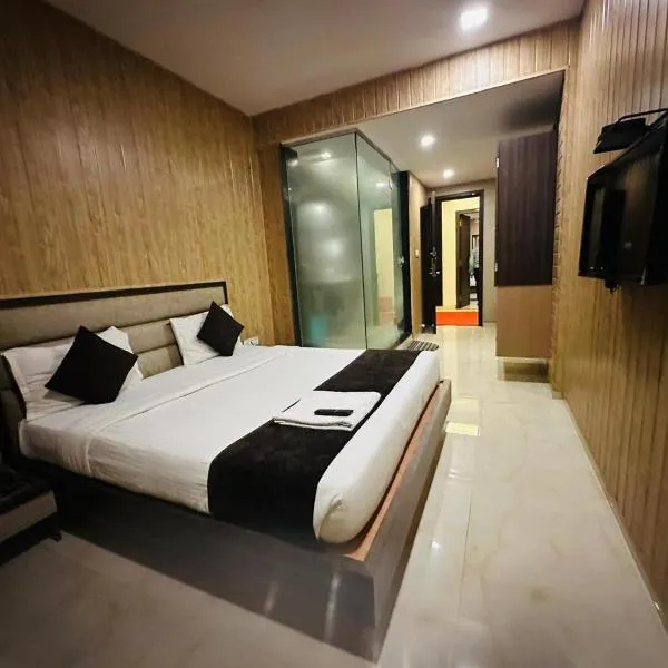 Hotel Merakee - Near Dahisar Mira Road Mumbai，位于孟买的酒店