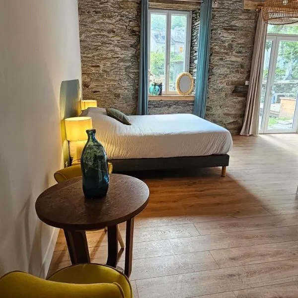 Chambre d'hôtes de charme L'Evasida Les Échappées Belles，位于Antignac的酒店