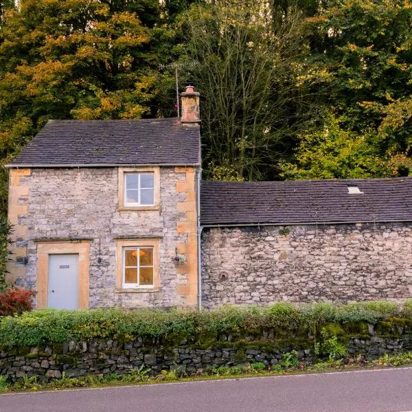 Grade II listed Cottage with Sauna in Bakewell，位于贝克韦尔的酒店