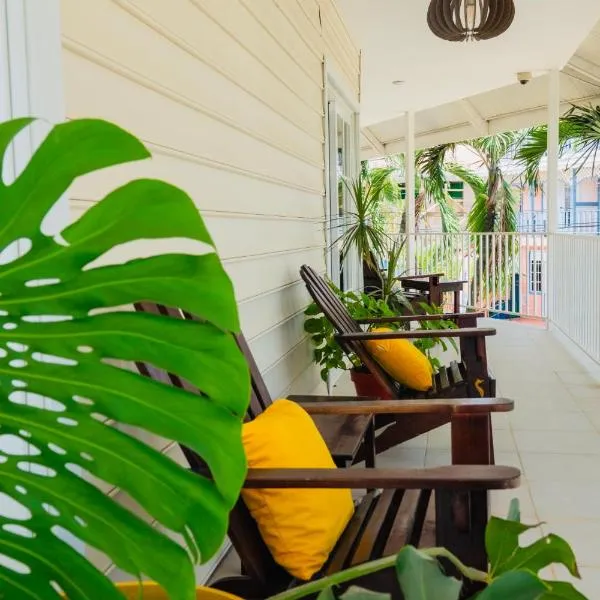 Hotelito del Mar - Main Street，位于博卡斯德尔托罗的酒店
