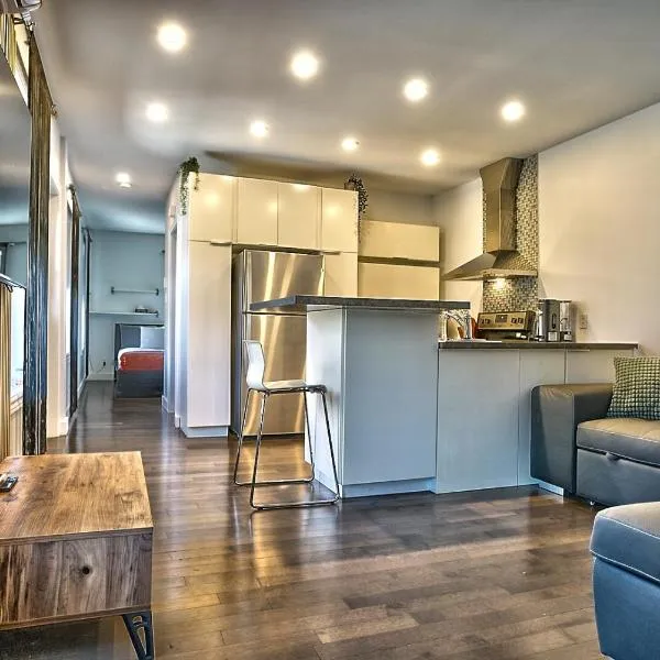 Downtown Sherby - Central, Parking, King Bed, Sleeps 3，位于舍布鲁克的酒店