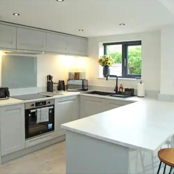 Modern Luxury 4 Bed House in Heart of Macclesfield，位于麦克尔斯菲尔德的酒店