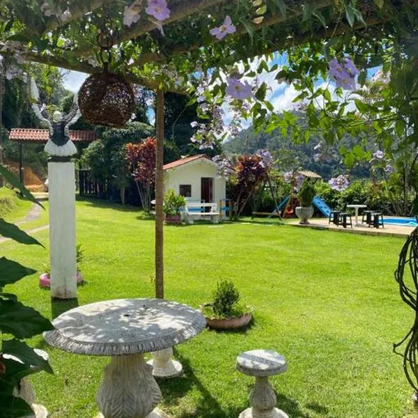 Casa de Campo Chácara Recanto da Águia，位于弗洛里亚努元帅镇的酒店