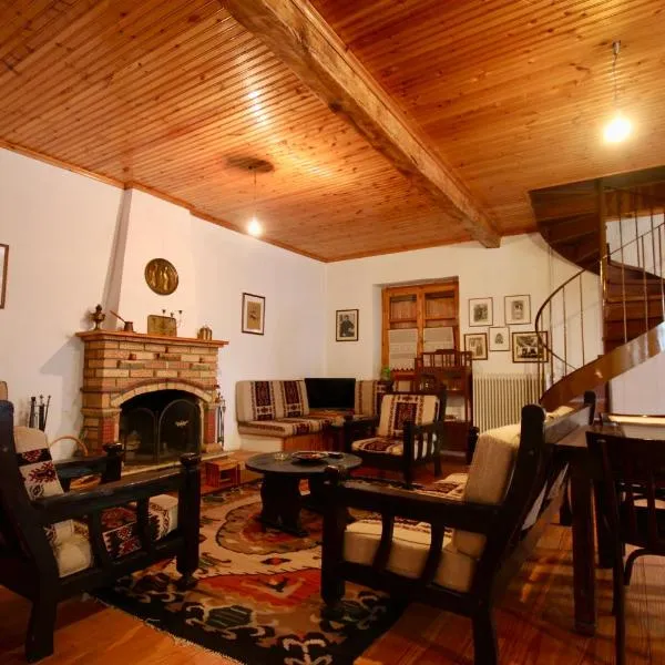 7hills Traditional Guesthouse By the Waterfall，位于埃普塔罗弗斯的酒店