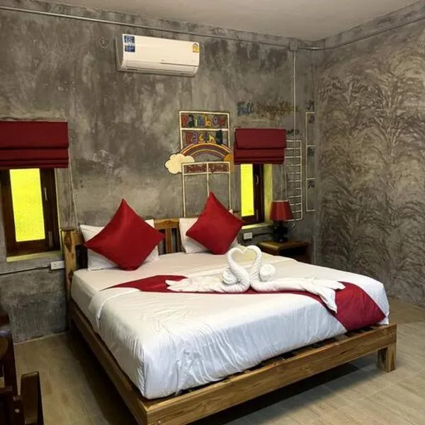 Love Room - Center Thong Sala - Swimming Pool，位于通萨拉的酒店
