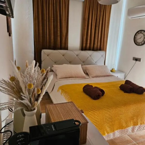 ROOMS by Emmelia Group，位于帕福斯的酒店