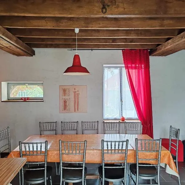 Gites de groupe à Richelieu，位于Braye-sous-Faye的酒店