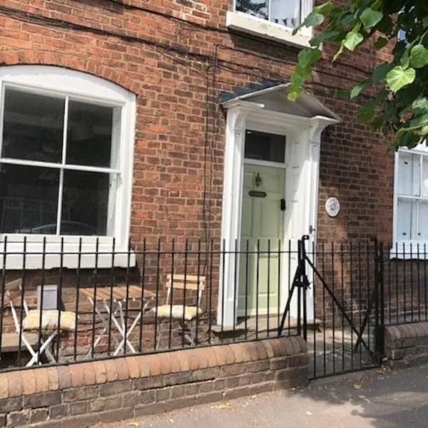 4 Bedroom Flat in Centre of Shifnal，位于希夫纳尔的酒店