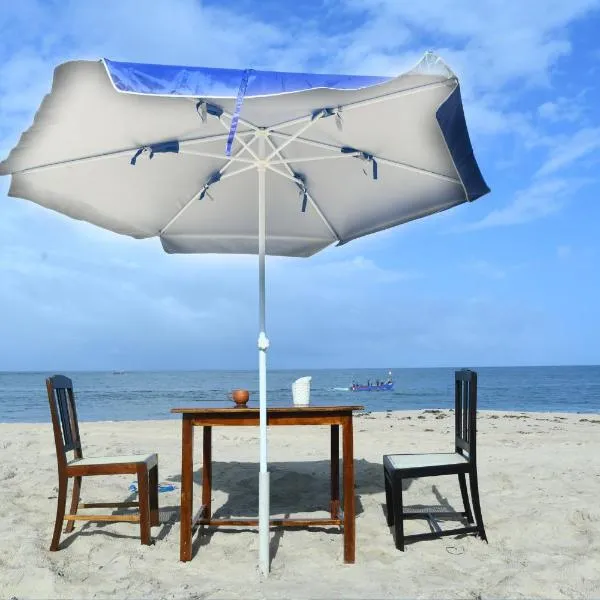 Shoreline Marari Beach Villa at Golden Beach Mararikulam，位于马拉利库兰的酒店