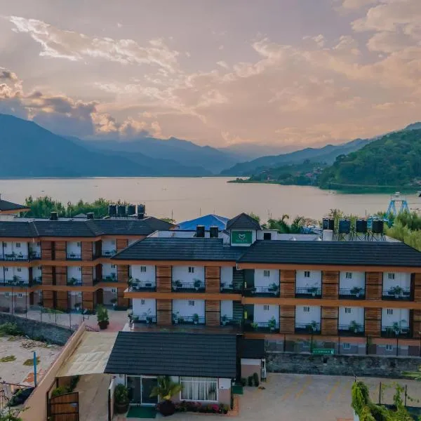 Majestic Lake Front Hotel & Suites，位于博卡拉的酒店
