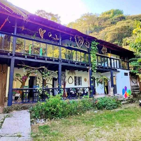 Eco Hostal Tierra de Agua y Fuego，位于瓜塔佩的酒店