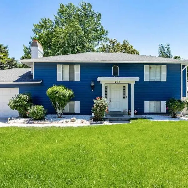 Beautiful Home with Mountain Views，位于桑迪的酒店