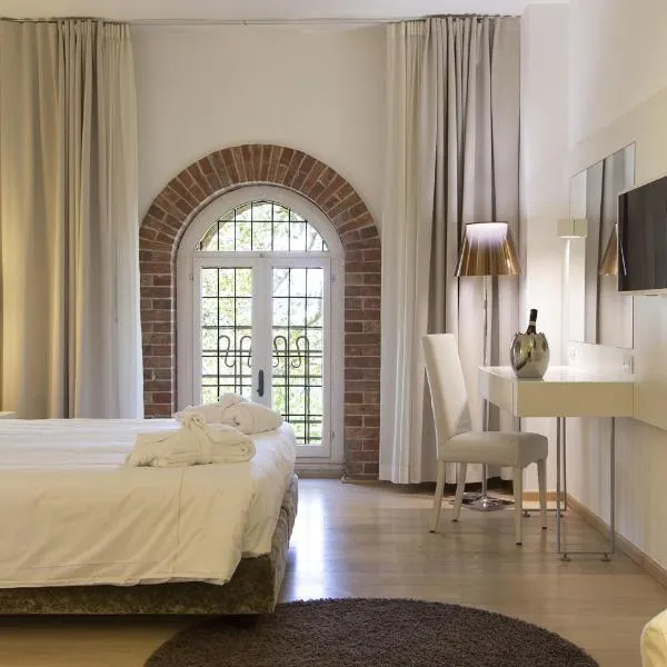 迪圣塔维多利亚城堡酒店，位于Santa Vittoria dʼAlba的酒店