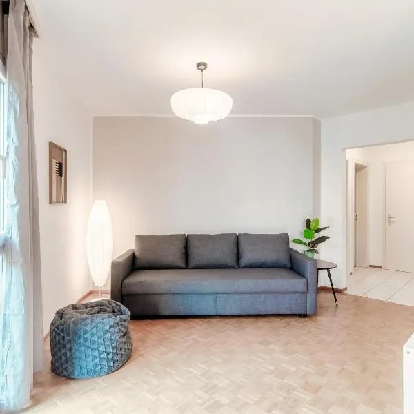 Pink Flat 2 by Quokka 360 - At the border of Switzerland，位于基亚索的酒店