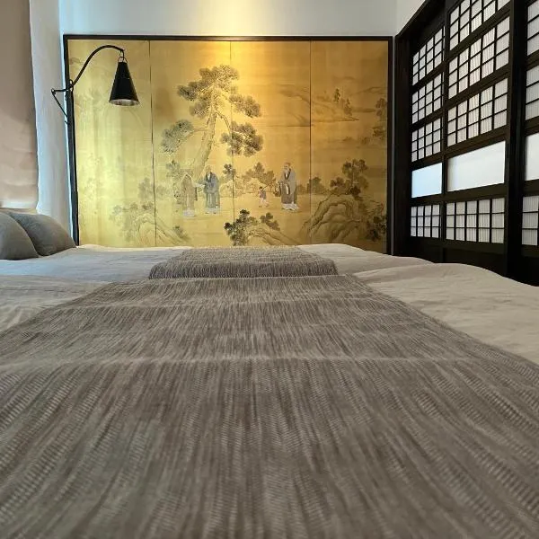 家族グループで貸切The Feet Dogo築70年日本文化的源泉掛け流しの温泉宿道後温泉徒歩6分大正ロマンの調度品家族団らん，位于松山的酒店