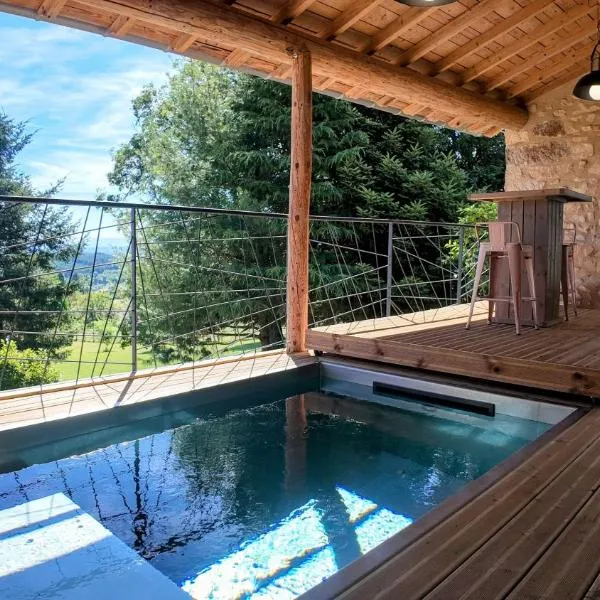 Les Fermes de Manat gîte romantique avec piscine balnéo et sauna，位于Luriecq的酒店