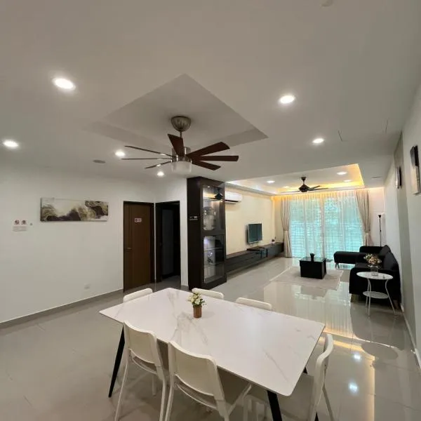 Lake-view House with Natural Vibes，位于普崇的酒店