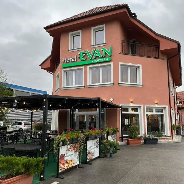 Hotel Evan u Hoffera，位于Topoľčany的酒店