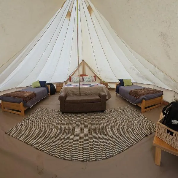 Praderas Los Peumos Glamping-Cabañas，位于塔尔卡的酒店