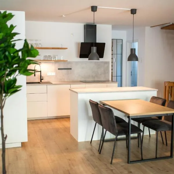 HUGOS Design Apartment am Waldrand - ruhig & modern，位于本斯海姆的酒店