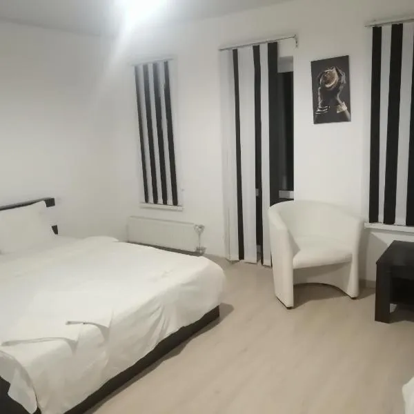 Готель Ланцелот, Hotel Lancelot, готель Ланселот，位于Novoyavorivsk的酒店