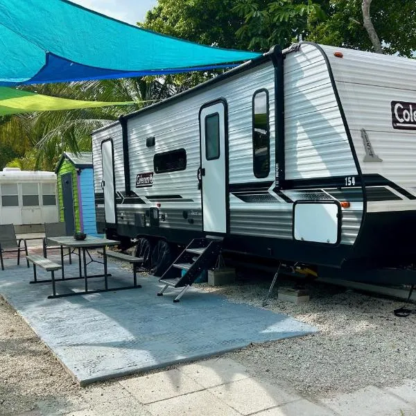 RV by the Sea - Glamping in the Keys - Sleeps 6，位于基拉戈的酒店