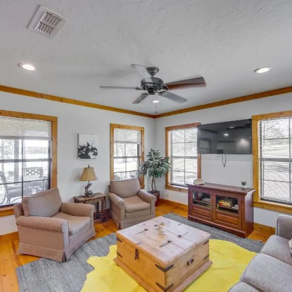 The Bird Cabin Peaceful Refuge in East Texas，位于Ben Wheeler的酒店