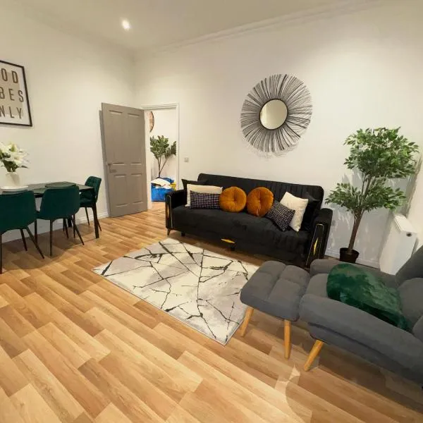 Manchester - 4 Beds - Sleeps 7 - Street Parking，位于曼彻斯特的酒店